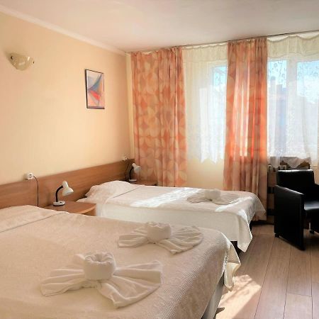 Family Hotel Central Burgas Bagian luar foto