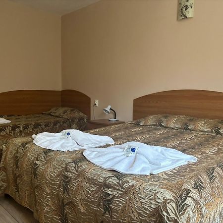 Family Hotel Central Burgas Bagian luar foto