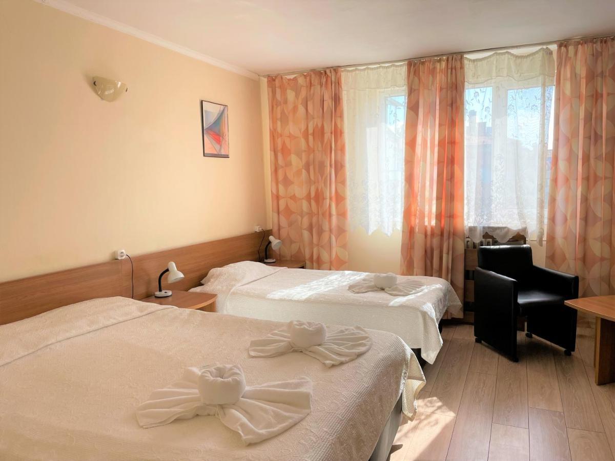Family Hotel Central Burgas Bagian luar foto