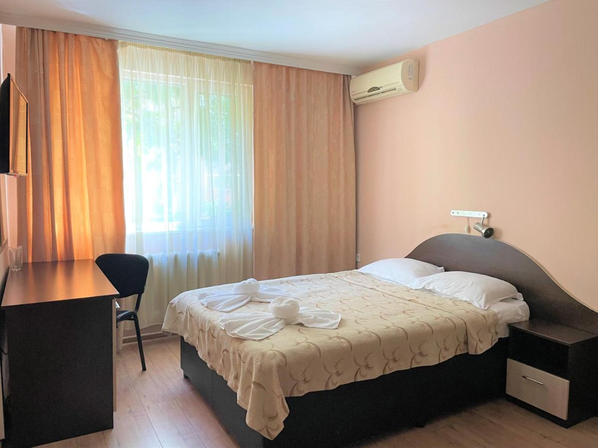 Family Hotel Central Burgas Bagian luar foto