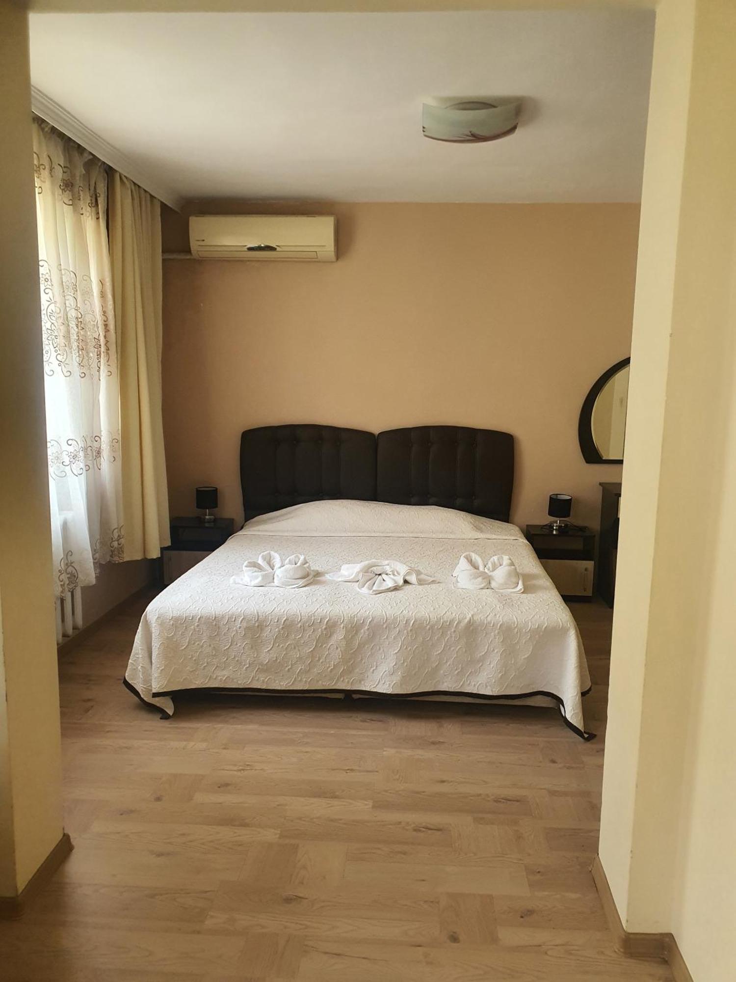 Family Hotel Central Burgas Bagian luar foto