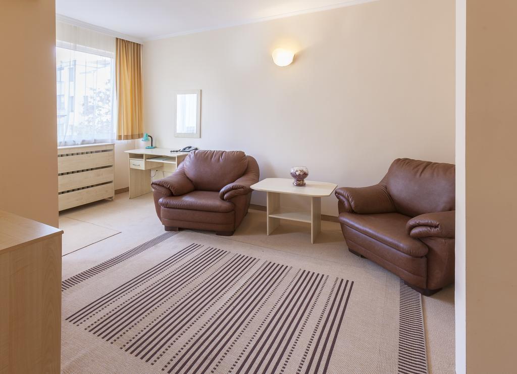 Family Hotel Central Burgas Ruang foto