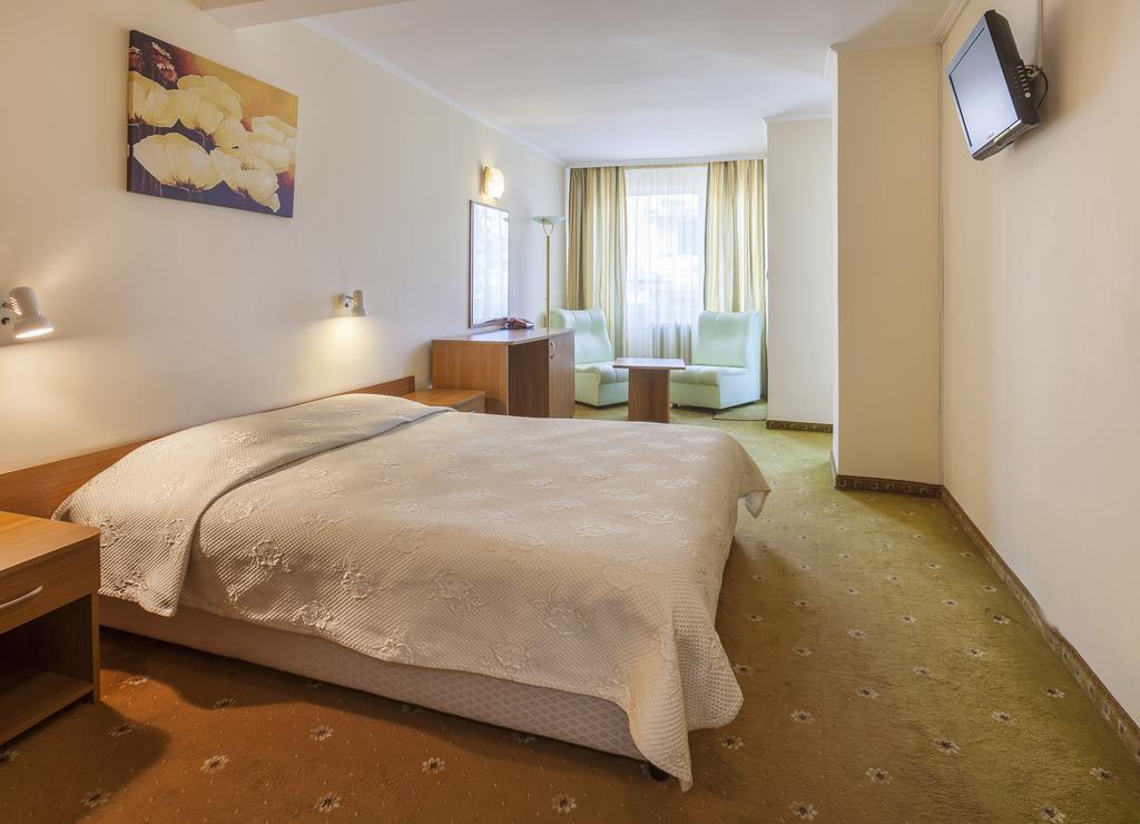 Family Hotel Central Burgas Ruang foto